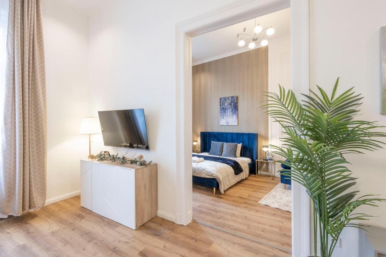 Luxurious Central Grand Home W/ 3Bedrm 2Bathrm Budapest Exterior photo